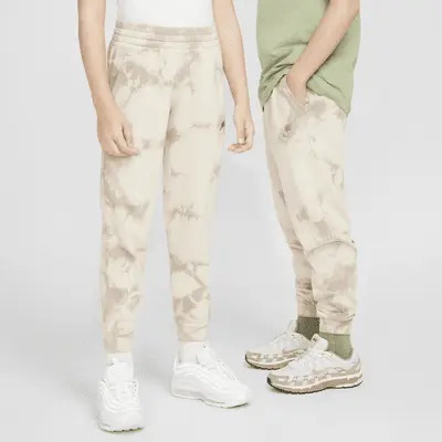

Джоггеры Nike Sportswear Club Fleece, цвет Sanddrift/Khaki/Khaki
