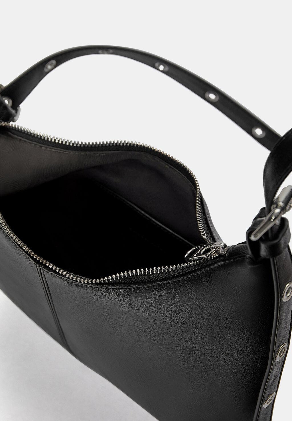 

Сумка через плечо WITH STRAPS PULL&BEAR, черный