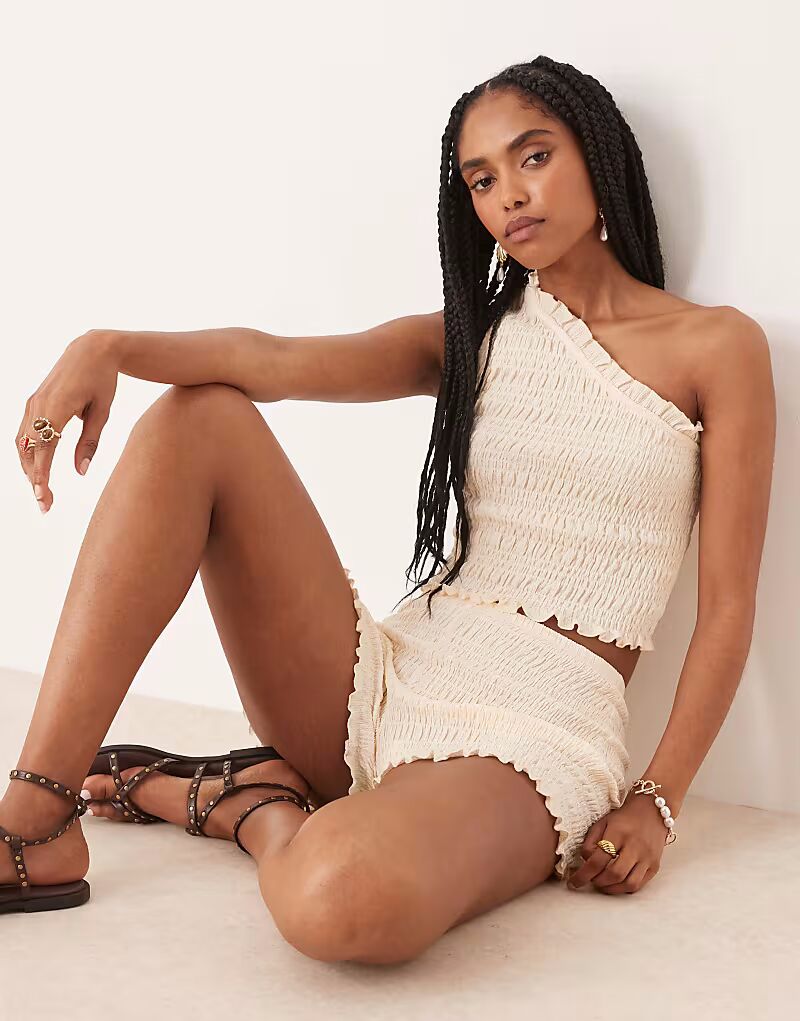 

Топ на одно плечо со сборками цвета слоновой кости Asos Design