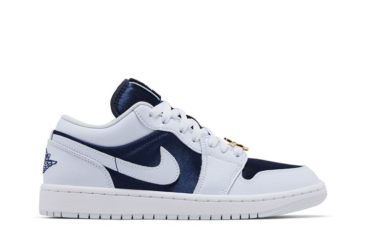 

Кроссовки Air Jordan Wmns Air Jordan 1 Low SE Midnight Navy Gold Charms, синий