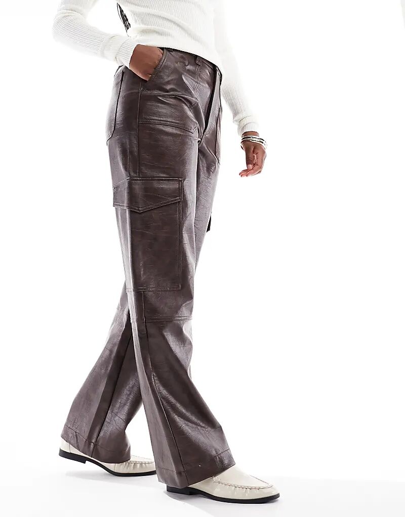 

Брюки-карго ASOS DESIGN из искусственной кожи цвета стираного шоколада