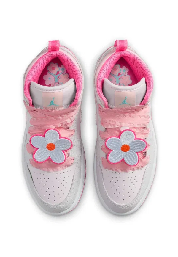 Кроссовки женские Jordan 1 Mid SE Fem GP, серо-розовый — фото 3