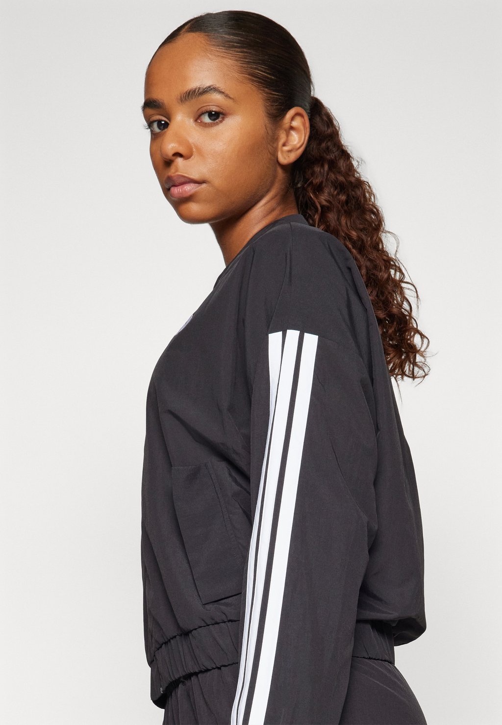 Тренировочная куртка BOMBER adidas Sportswear, черный — фото 4