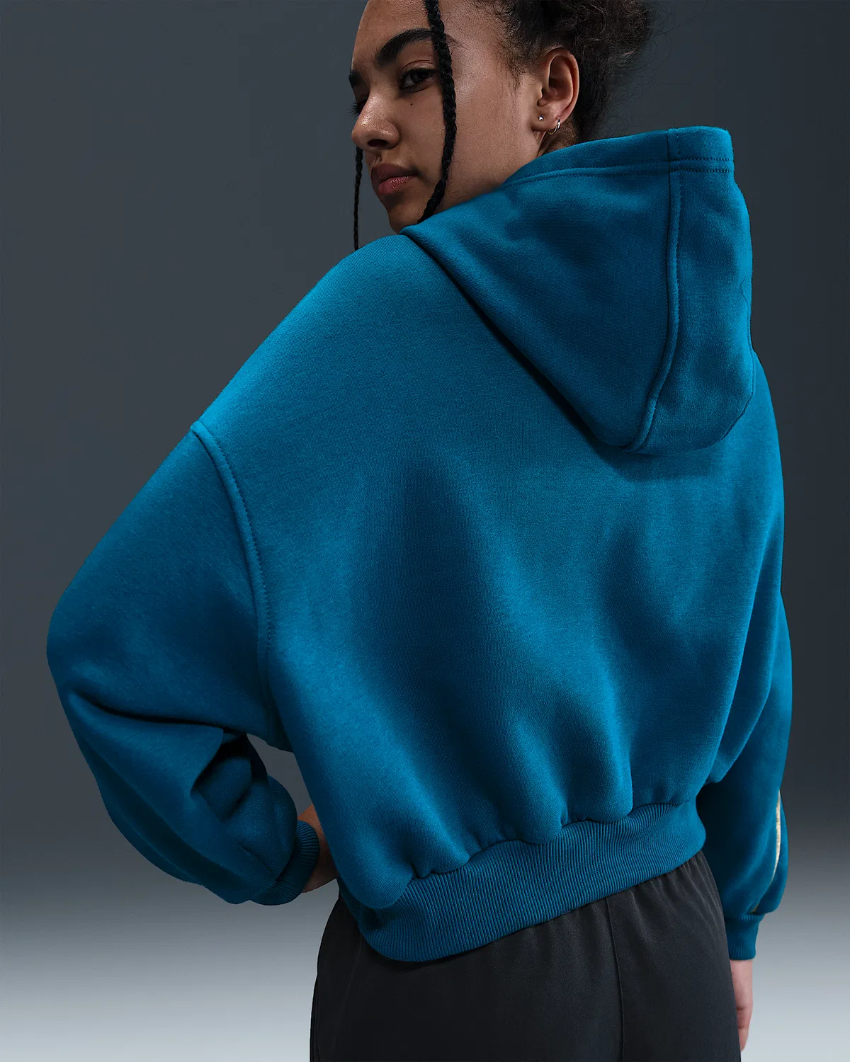 Детская (девичья) свободная худи Nike Sportswear Club Fleece, Green Abyss/Metallic Gold — фото 2
