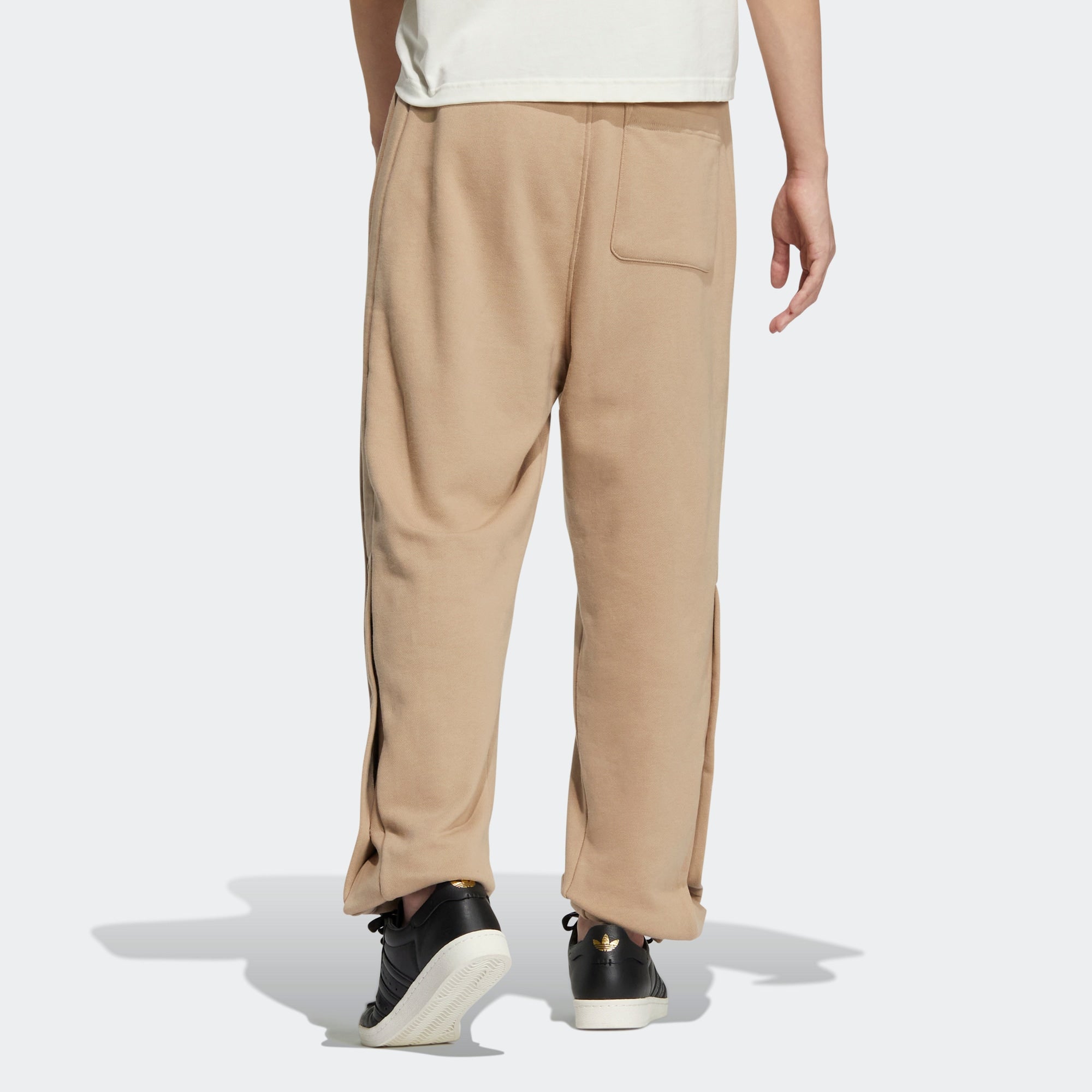 Спортивные брюки adidas originals Essential Pant Logo IC8152 — фото 3