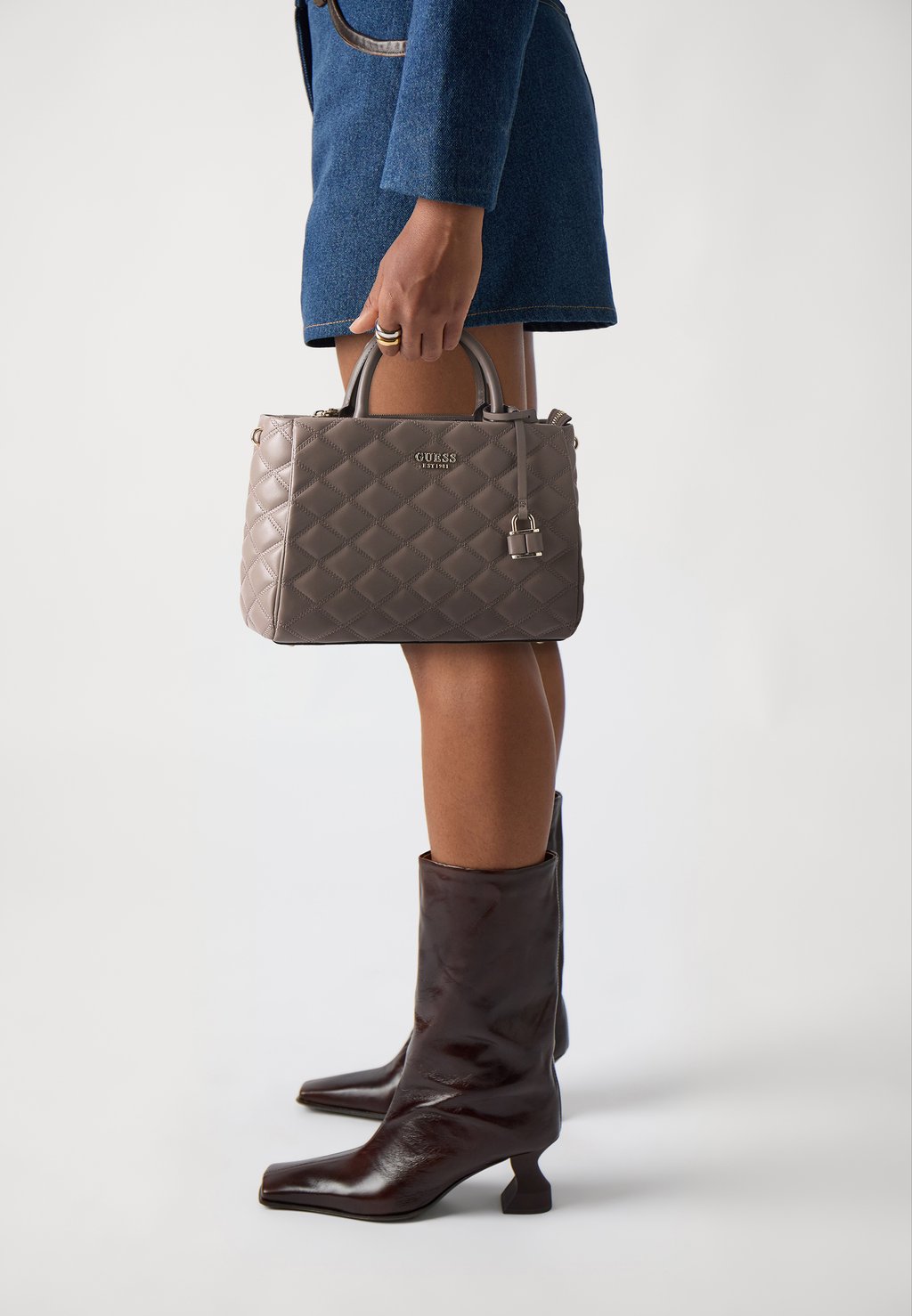 

Сумка TAMSIN SOCIETY SATCHEL Guess, серо-коричневый