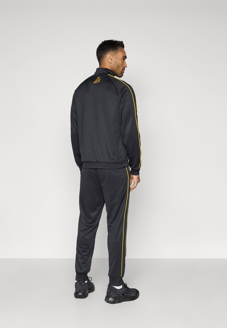 Спортивный костюм Nike Performance LOS ANGELES LAKERS CITY EDITION TRACKSUIT, Black/Amarillo/Black — фото 3