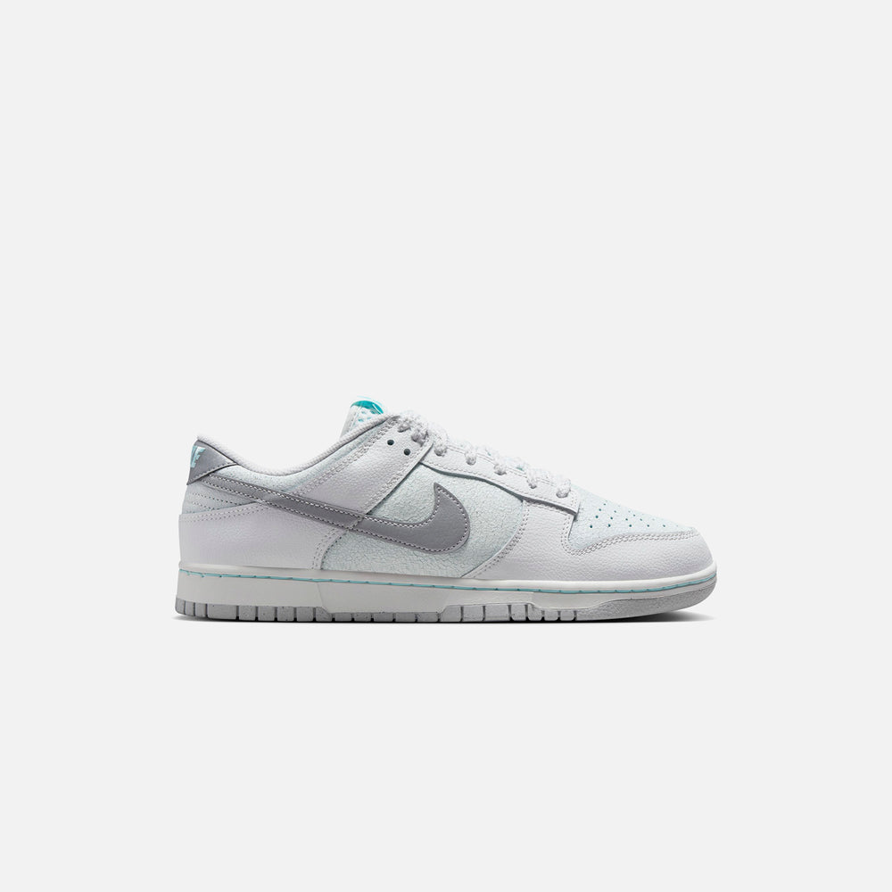 

Кроссовки Nike Dunk Low Retro SE, цвет Glacier Ice/Metallic Silver
