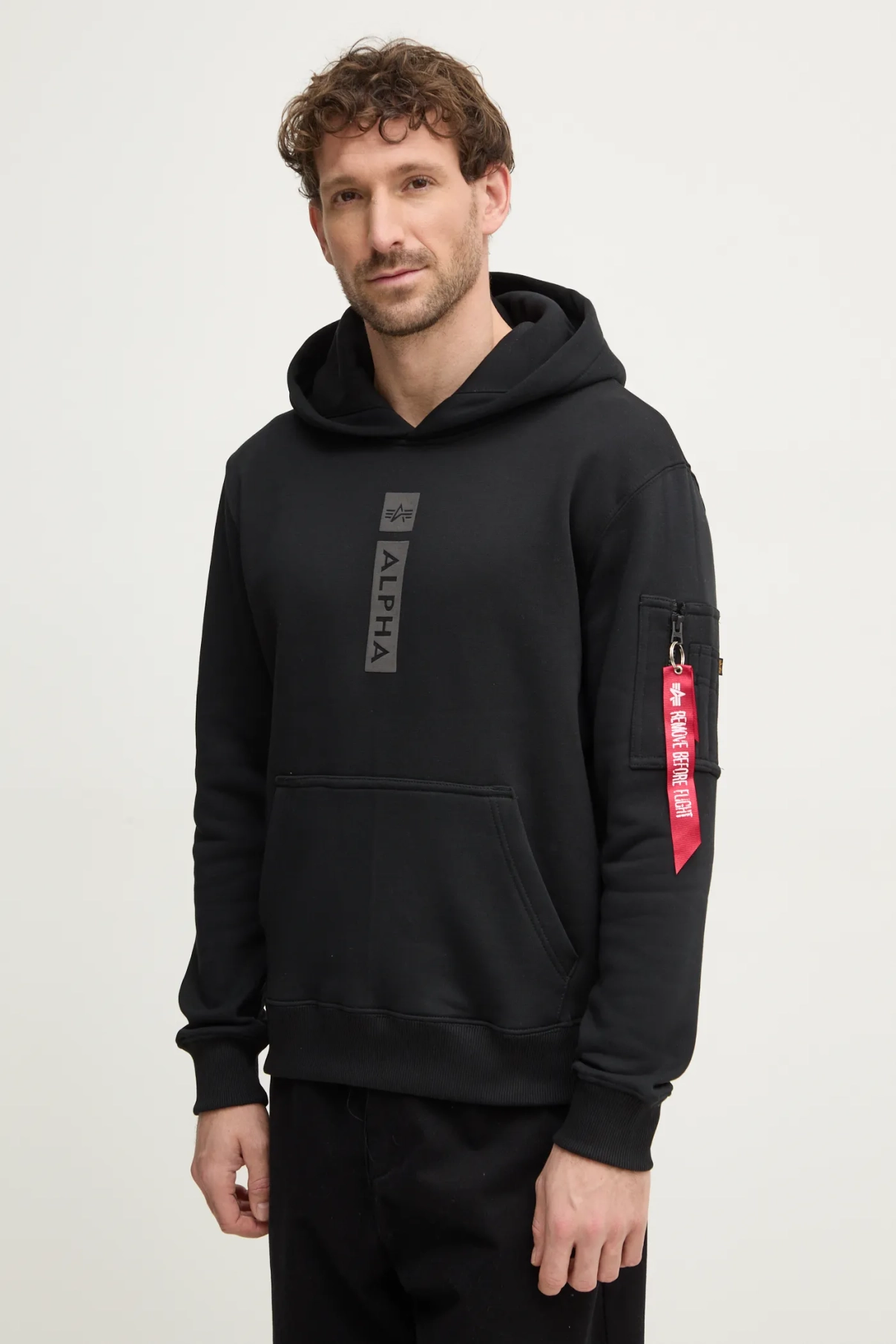 

Толстовка с капюшоном из ПП Alpha Industries, черный