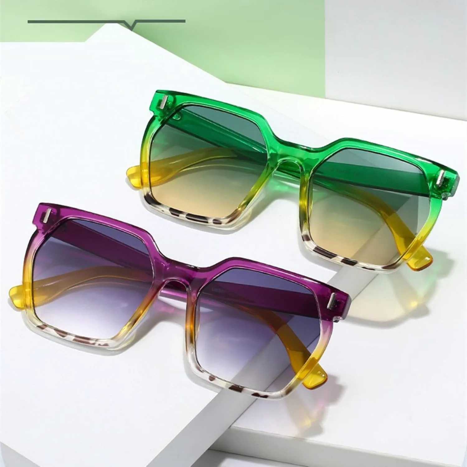 

Солнцезащитные очки с защитой UV400 | Градиентная оправа с заклепками | Для женщин и мужчин | Для занятий спортом на открытом воздухе и вождения DSVIGF, Grey