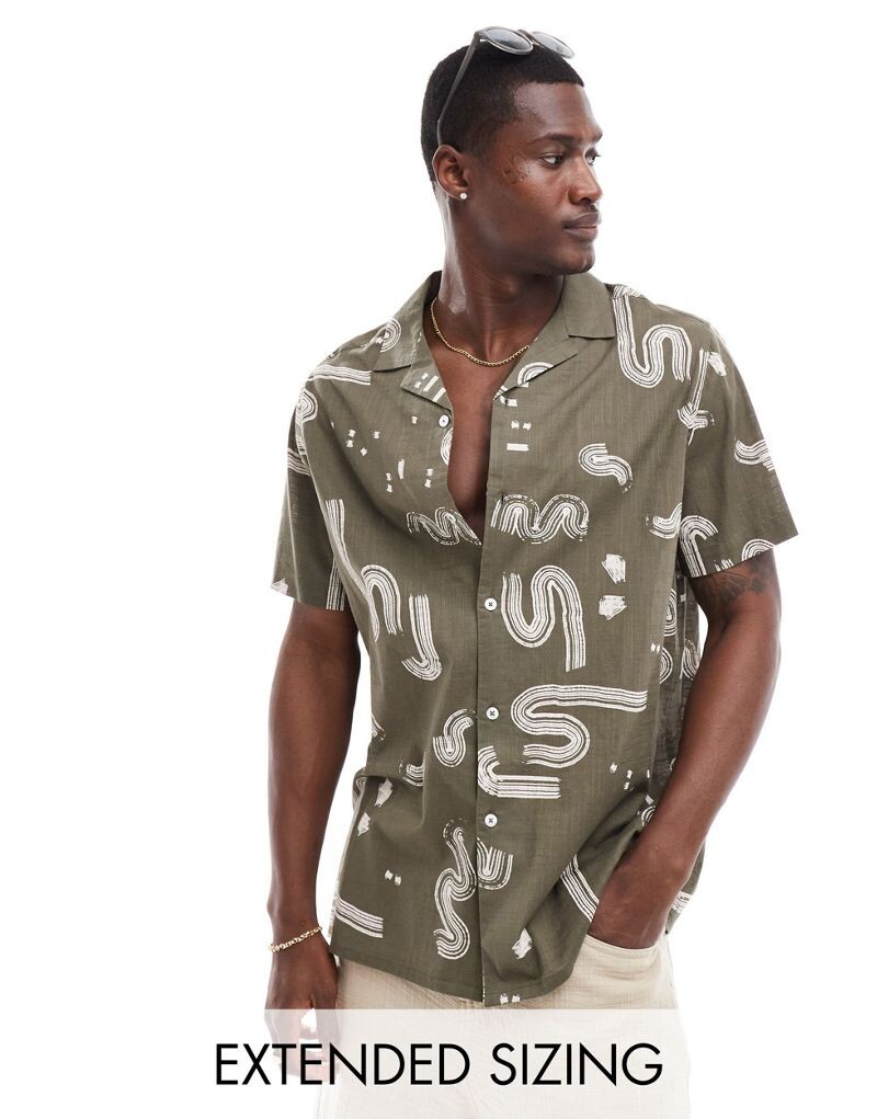 

ASOS DESIGN — Свободная рубашка с лацканами и абстрактным принтом