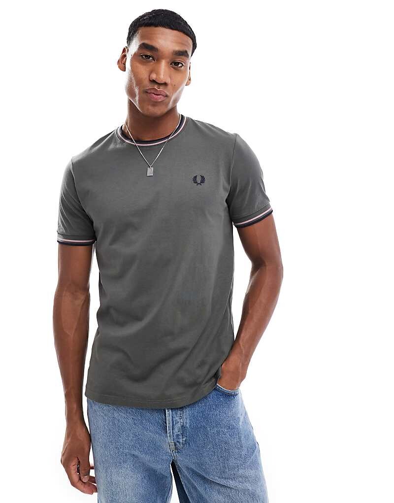

Серая футболка Fred Perry с двумя полосками