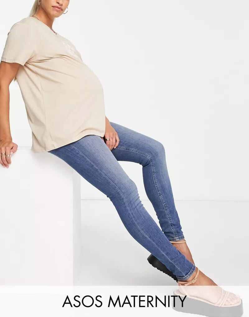 

Супероблегающие джинсы скинни ASOS DESIGN Maternity аутентичного синего цвета с завышенной талией и выпуклостью снизу
