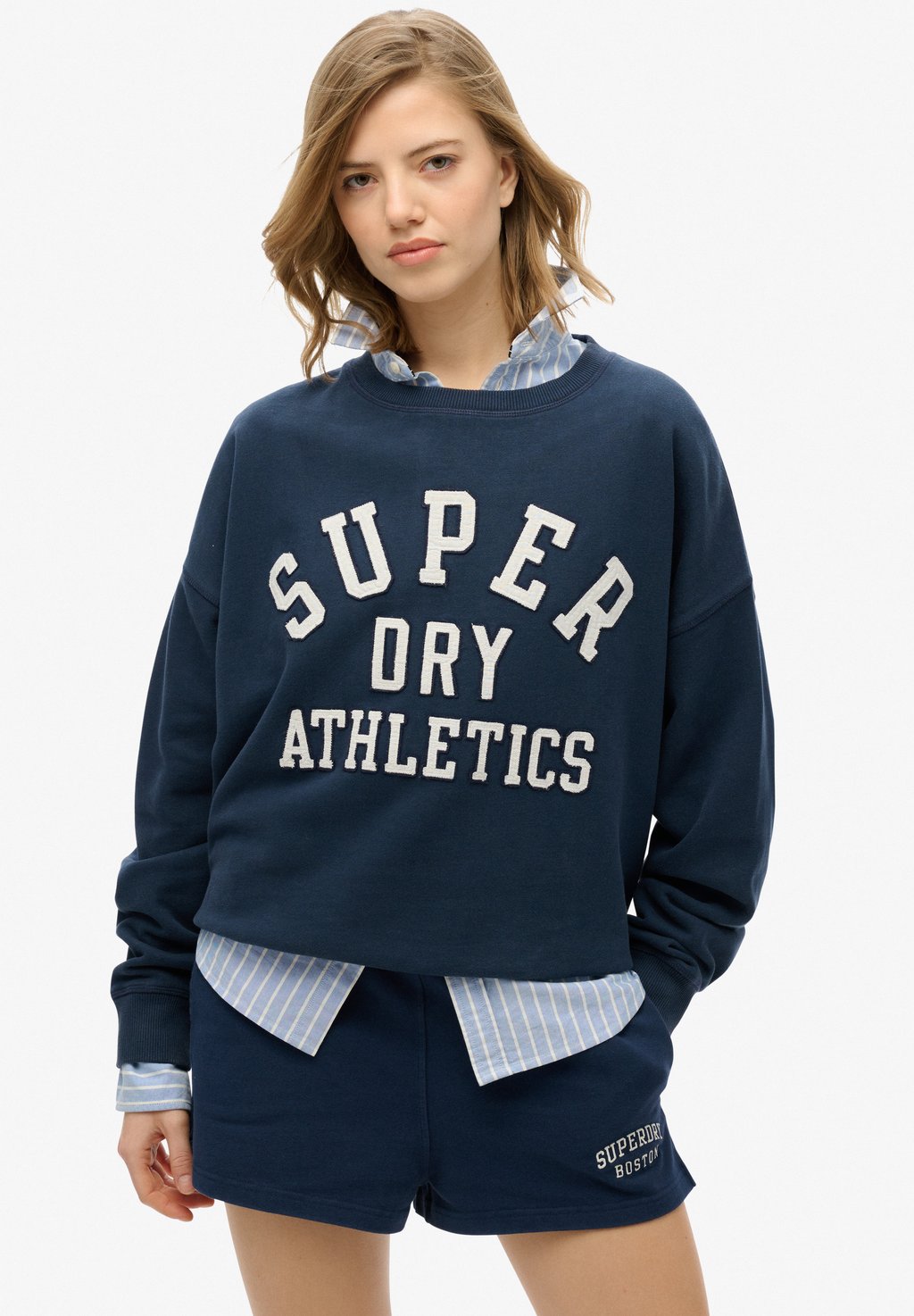

Толстовка ATHLETIC ESSENTIALS RELAXED APPLIQUE Superdry, синий