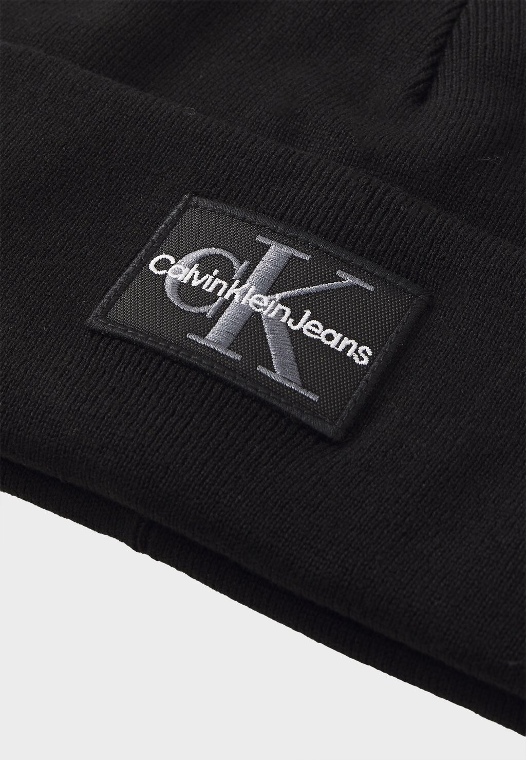 

Шапка MONO LOGO PATCH BEANIE UNISEX Calvin Klein Jeans, черный