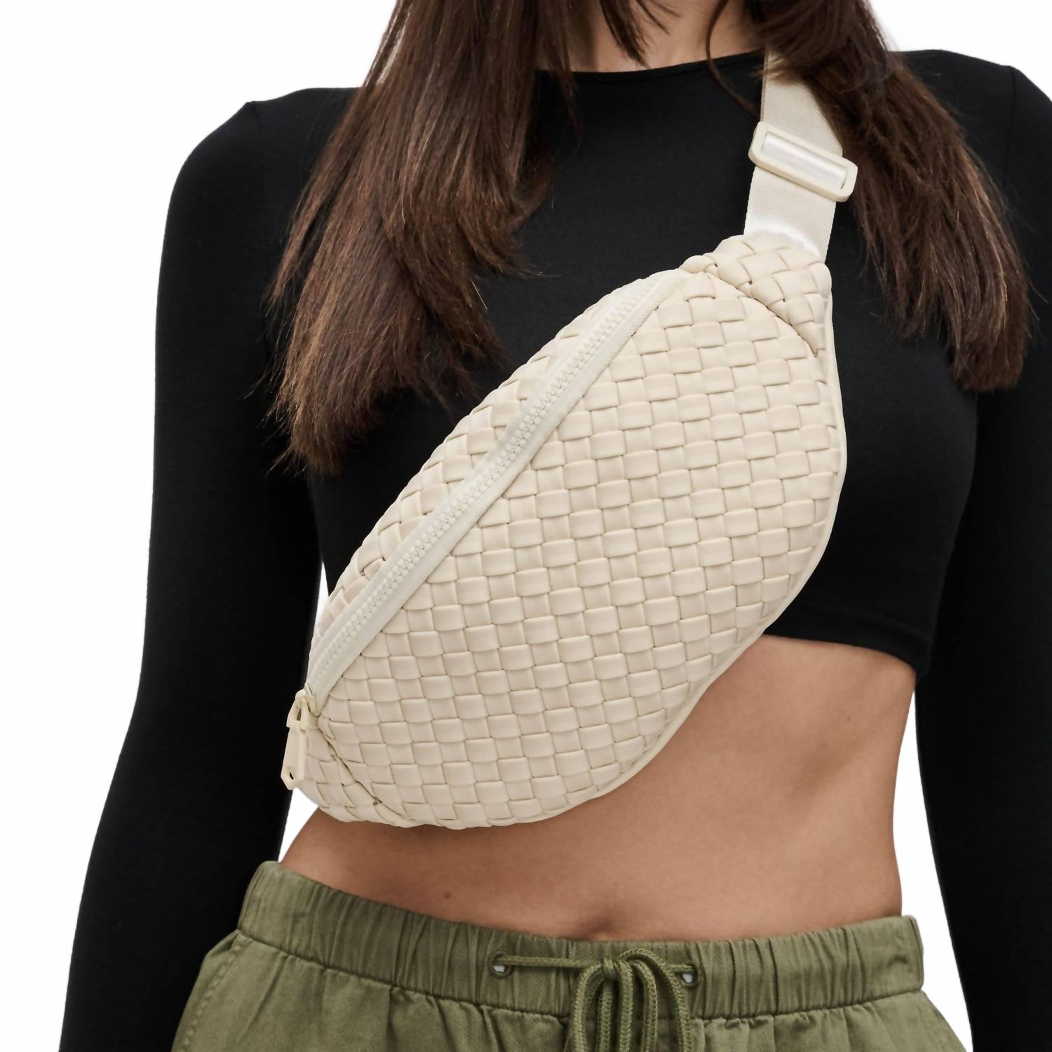 

SOL and SELENE Женская поясная сумка Aim High из плетеного неопрена кремового цвета