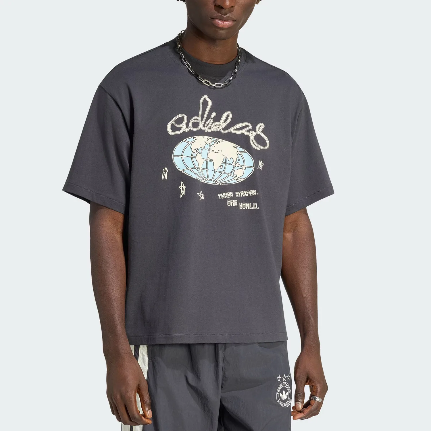 Футболка One World мужская Adidas Originals, графитово-черный — фото 4
