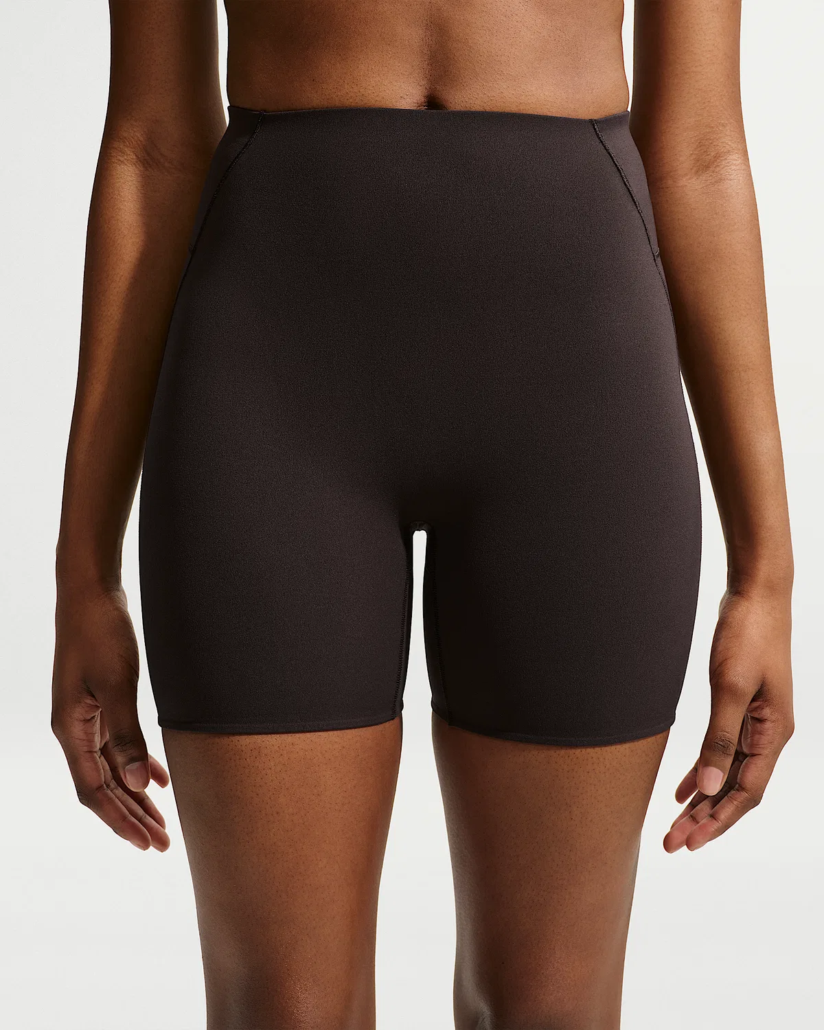 Женские шорты NikeSKIMS Studio Stretch 5", NSKM Dark Roast/NSKM Dark Roast — фото 2
