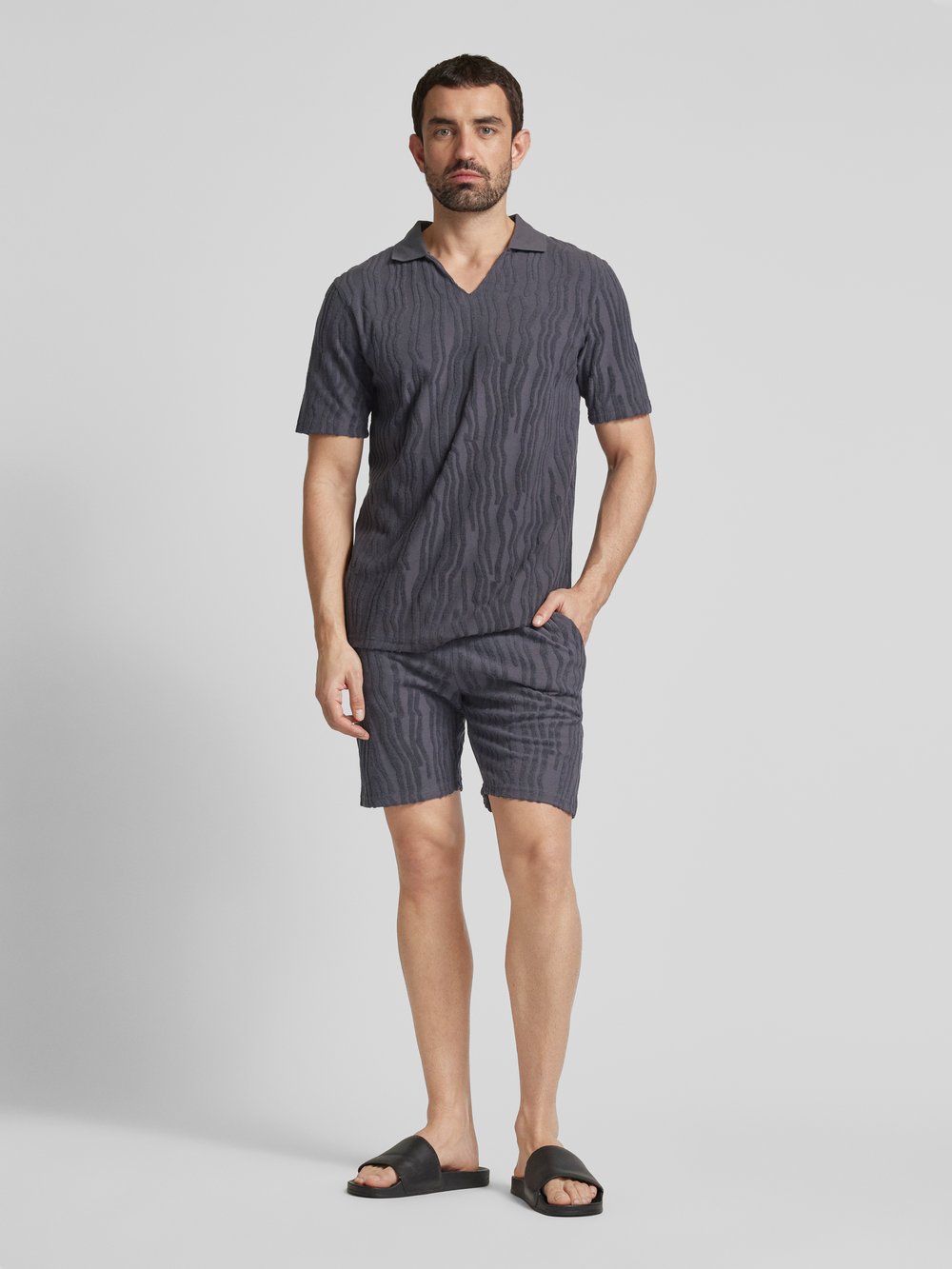 

Спортивные шорты классического кроя с фактурным рисунком Scotch & Soda, черный