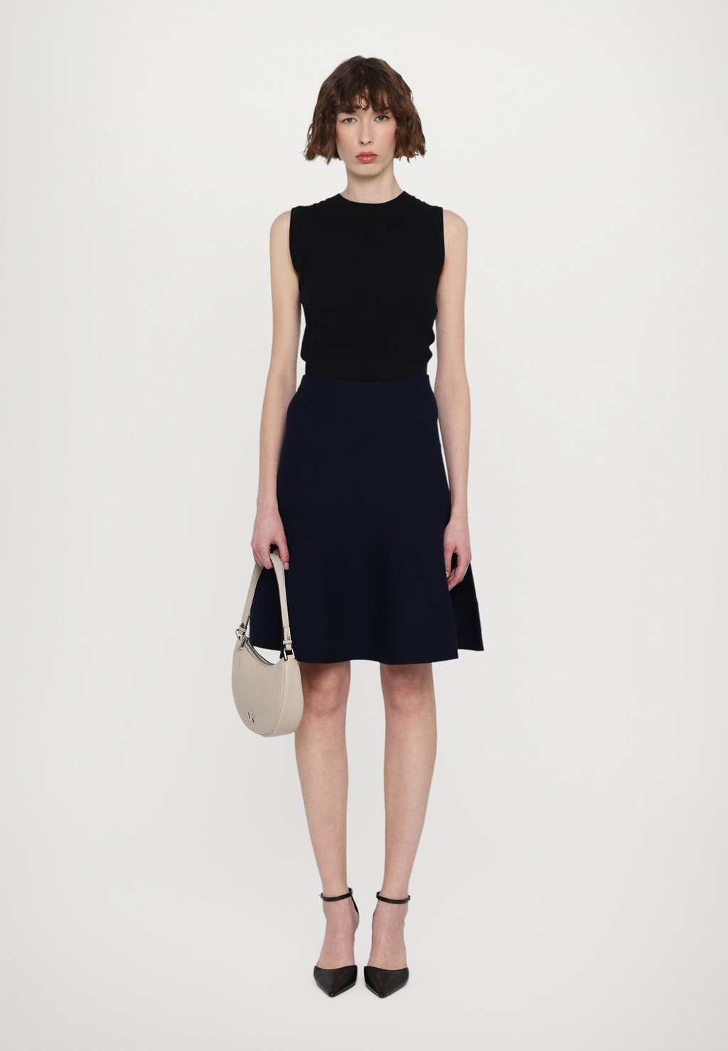 

Сумка NOLITA HOBO SHOULDER MICHAEL Michael Kors, бежевый