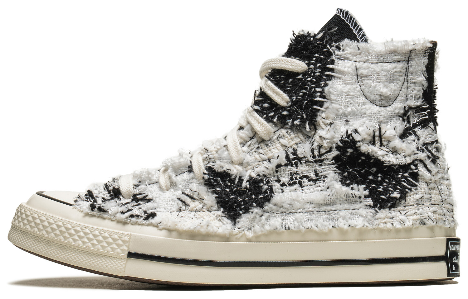 

1970-е годы. Кеды унисекс с высоким берцем, черного/белого цвета. Converse