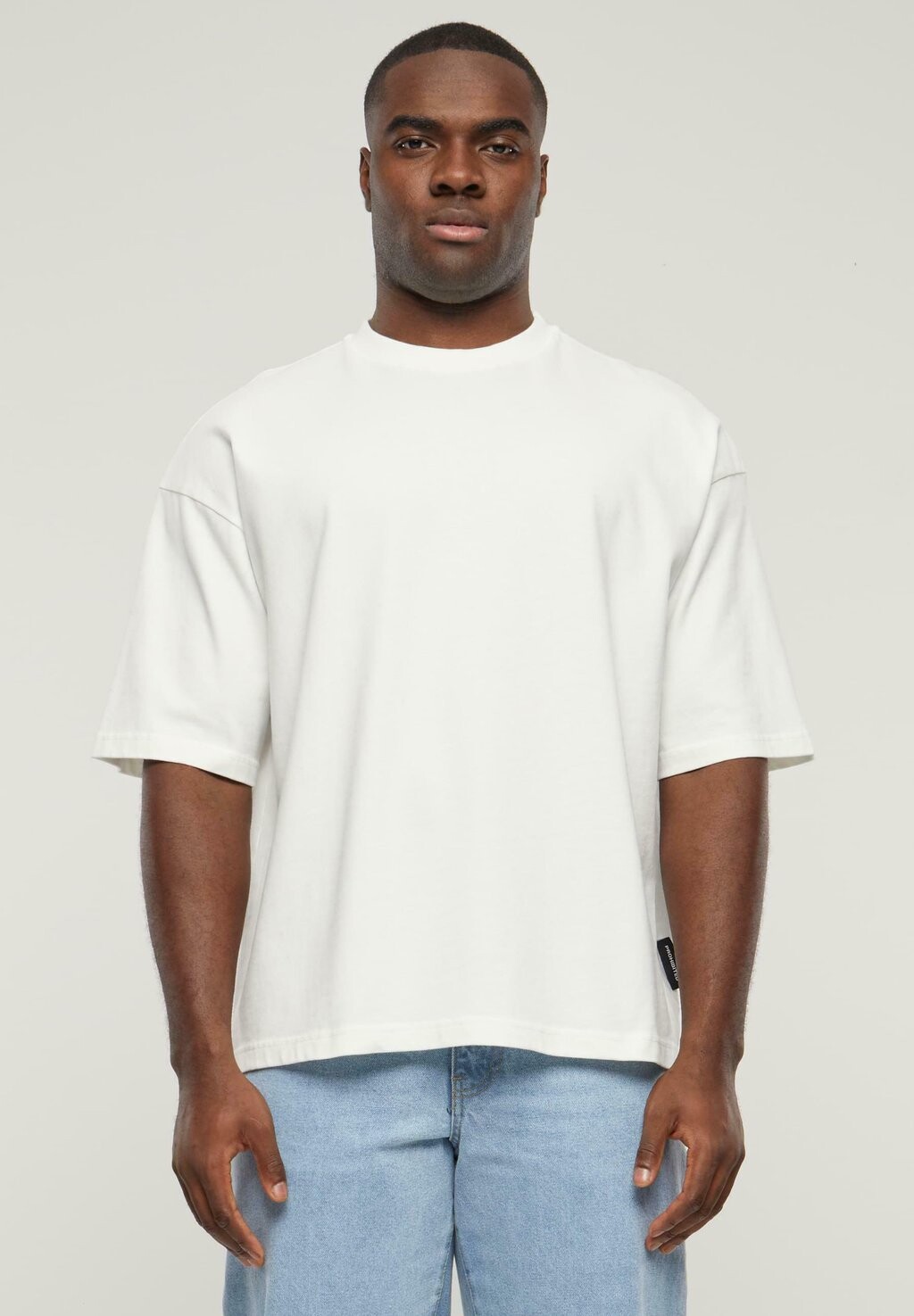 

Футболка базовая PROHIBITED, цвет offwhite