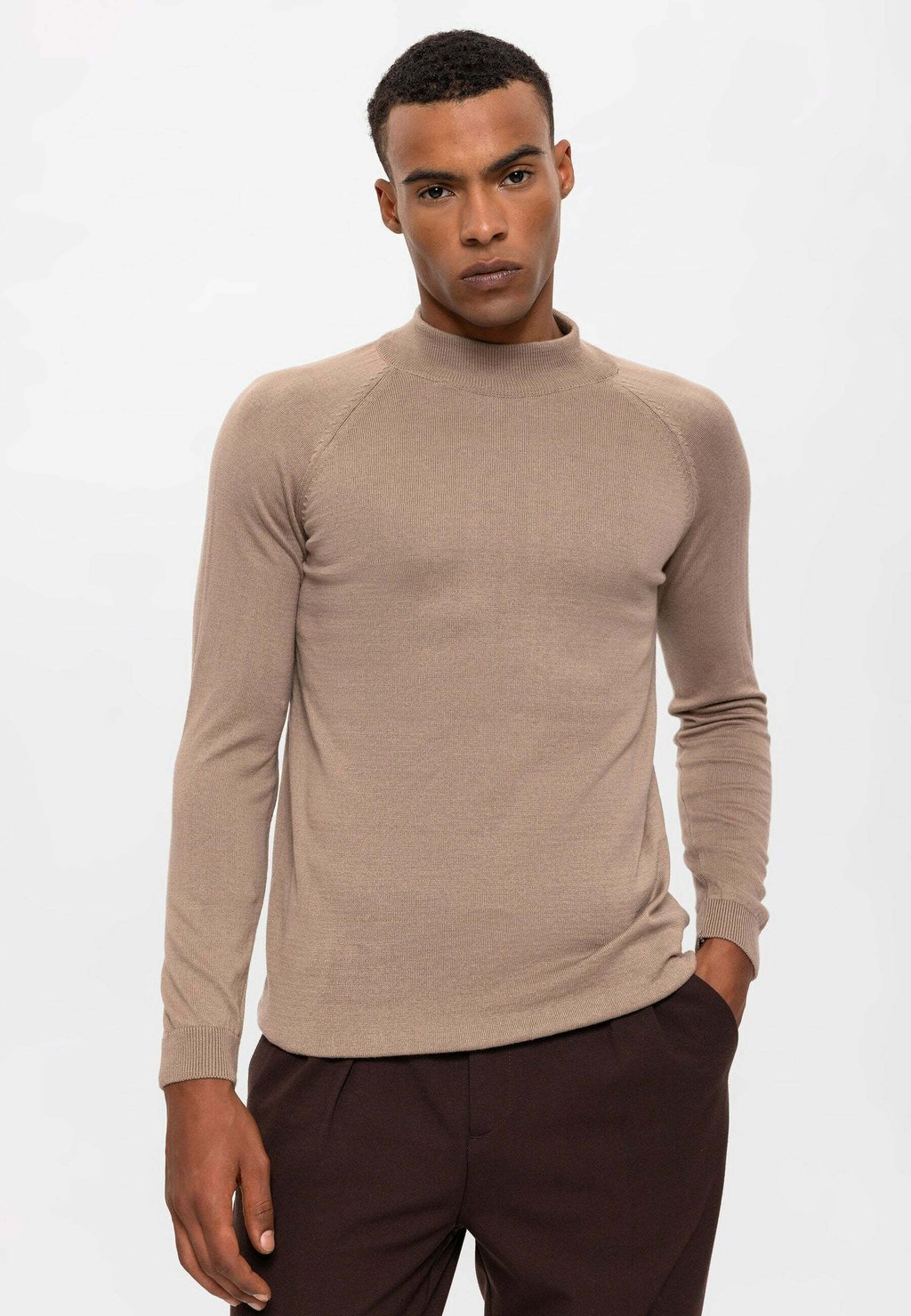 

Свитер Mock Turtleneck Antioch, цвет mink