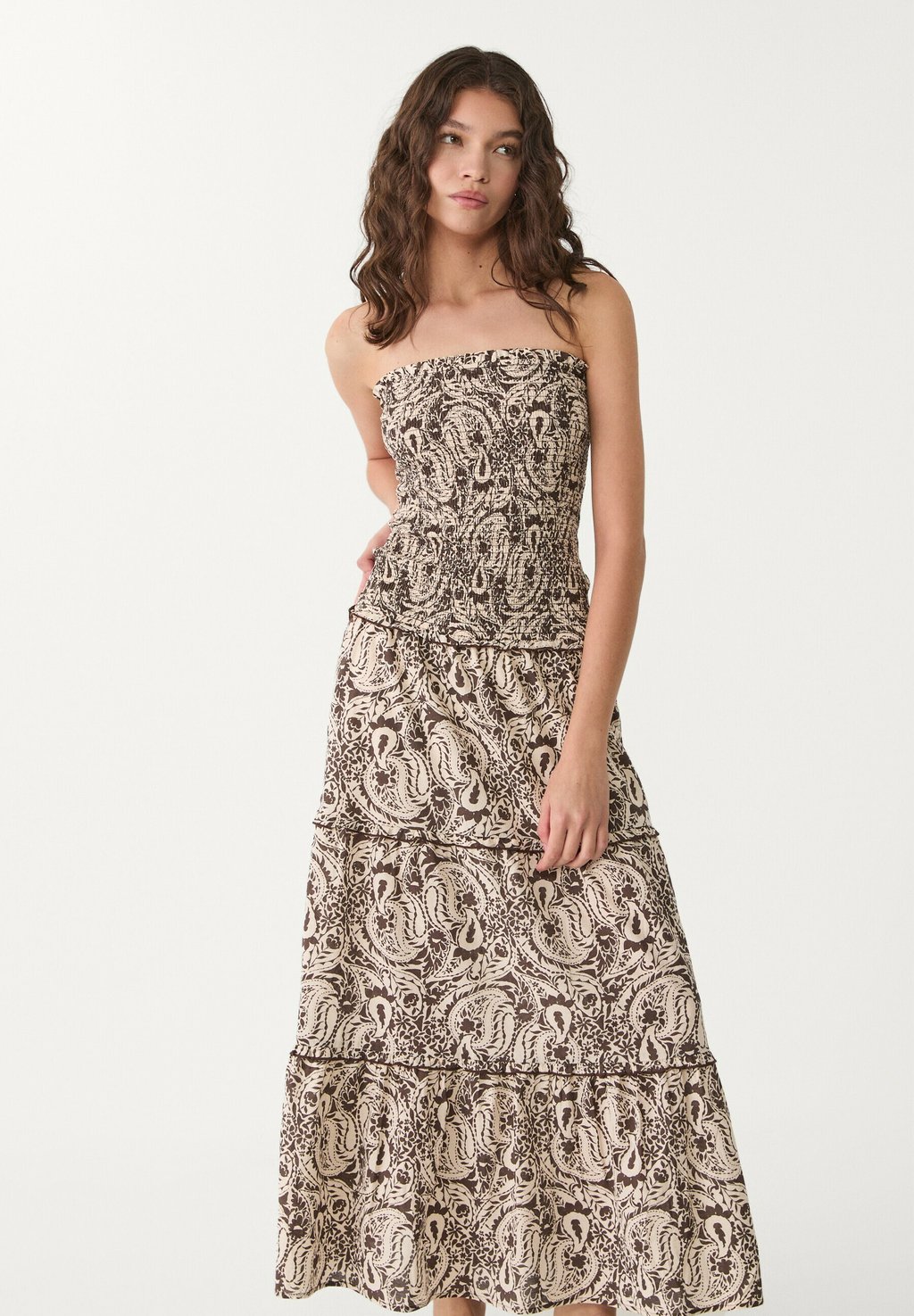 

Длинное платье PRINTED FLOWING MIDI Stradivarius, темно-коричневый