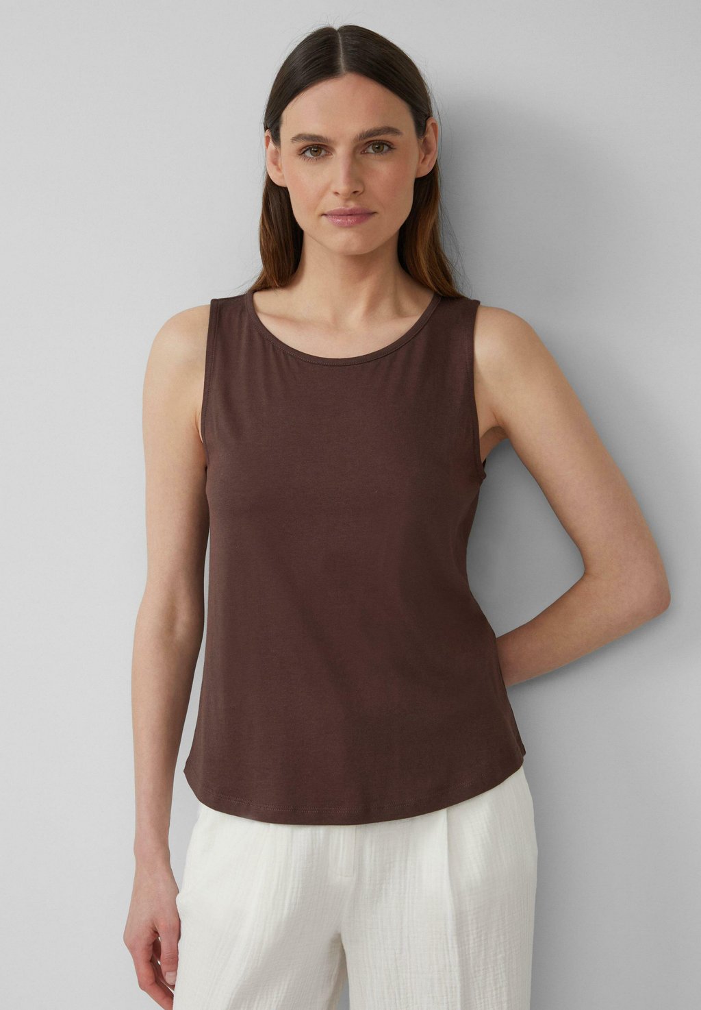 

Топ MIT DEKORATIVEM CUT-OUT s.Oliver, темно-коричневый