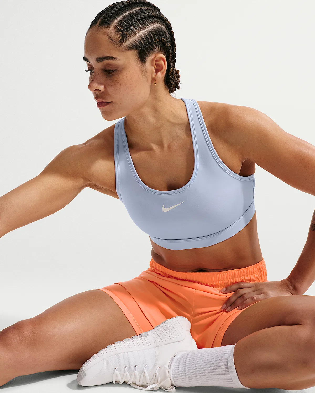 Женский спортивный бюстгальтер Nike Swoosh средней поддержки с поролоном, Hydrogen Blue/Stone Mauve/White