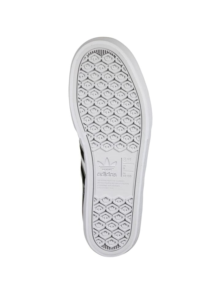 

Кроссовки на шнуровке adidas, цвет footwear white