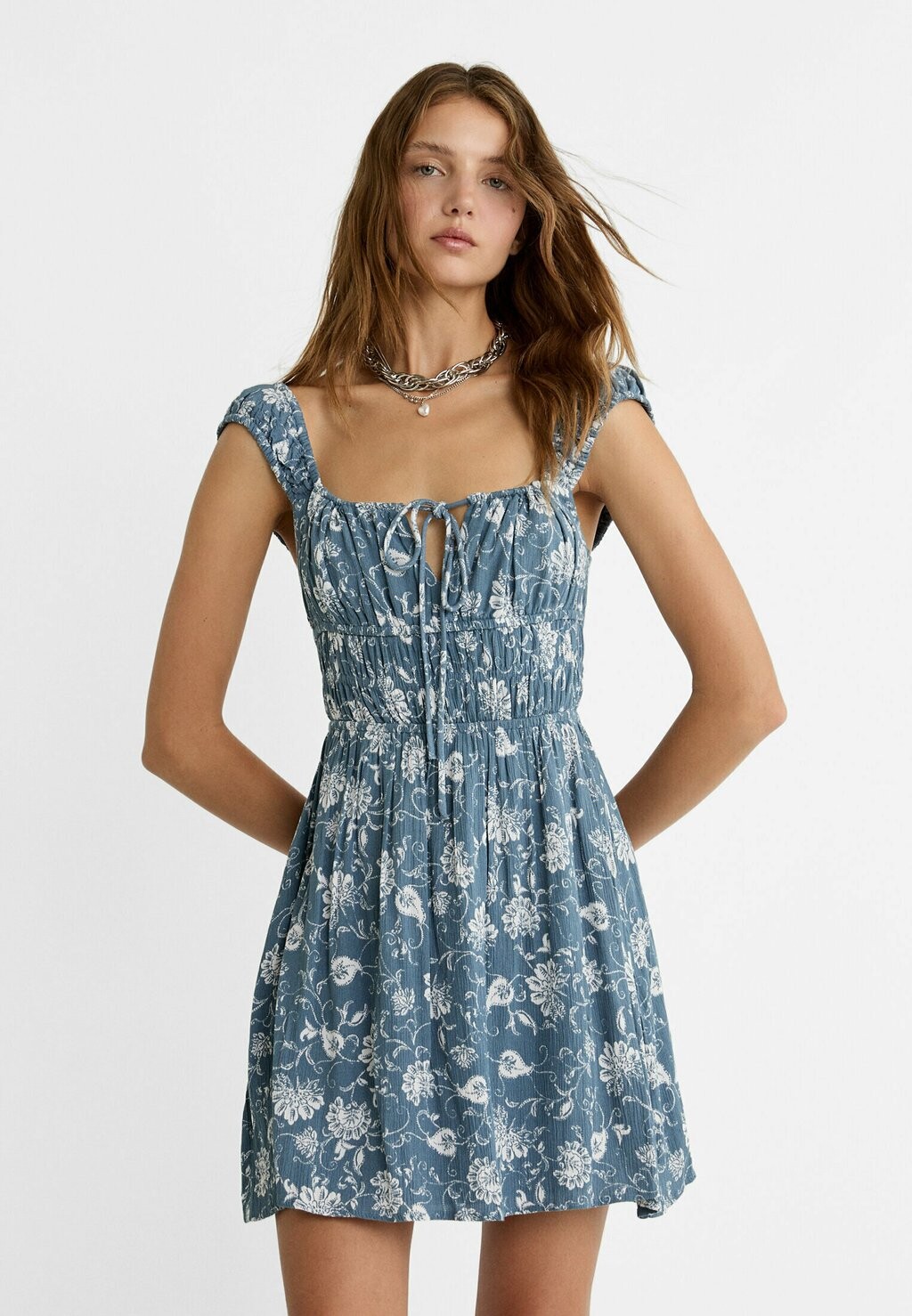 

Дневное платье WITH ELASTICATED DETAILS Stradivarius, синий