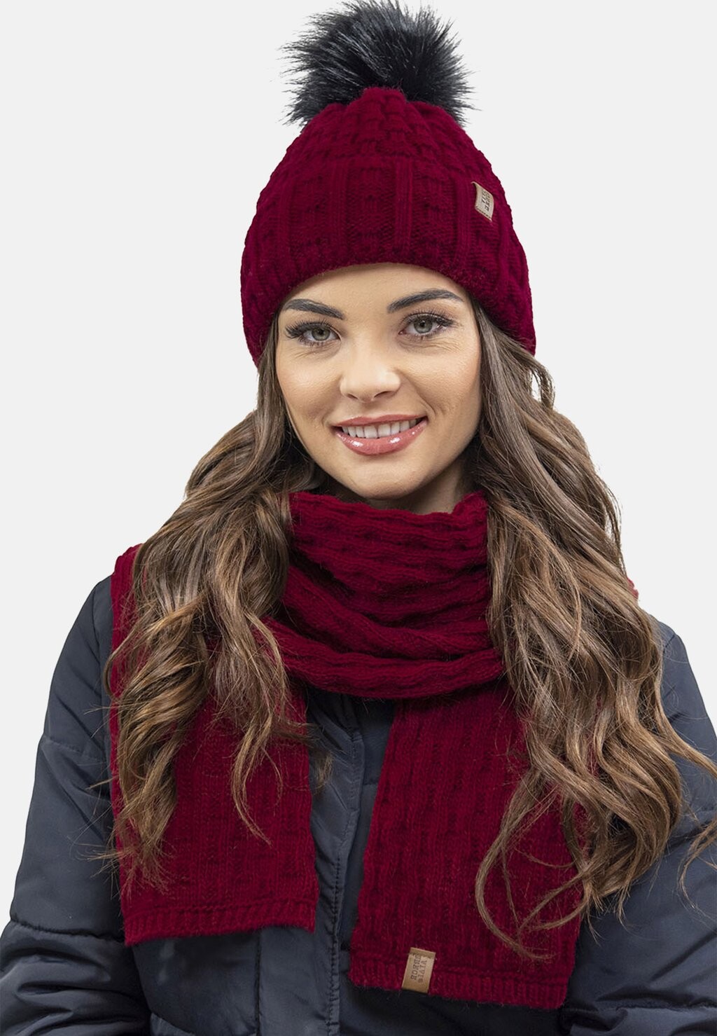 

Шапка 7015 BEANIE AND SCARF SET Vivisence, цвет maroon