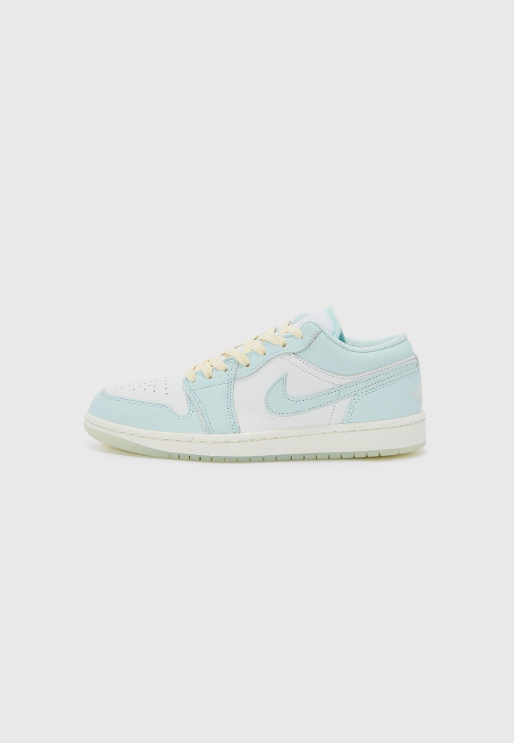 

Кроссовки AIR JORDAN 1 LOW SE, светло-голубой