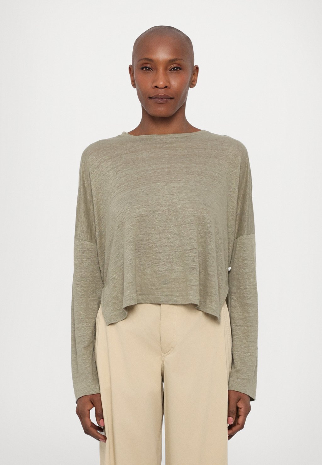 

Топ с длинными рукавами CREW NECK LONG SLEEVE CLOSED, оливковый