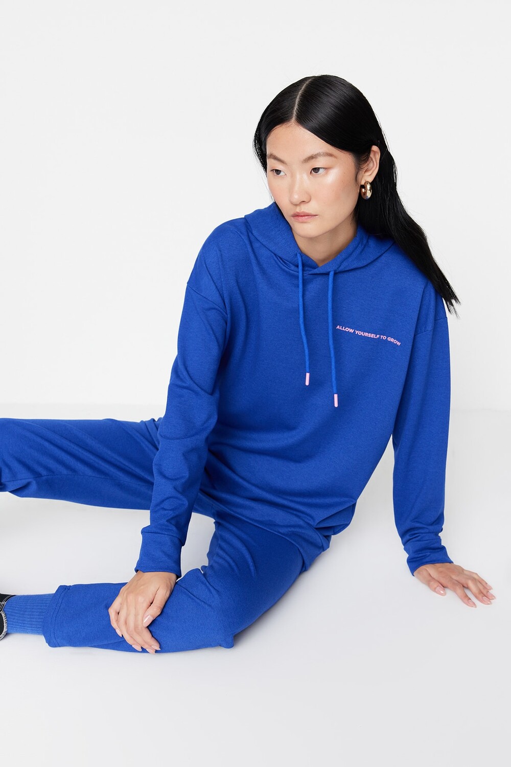 

Синий вязаный спортивный костюм Saks с капюшоном и принтом Trendyol Modest