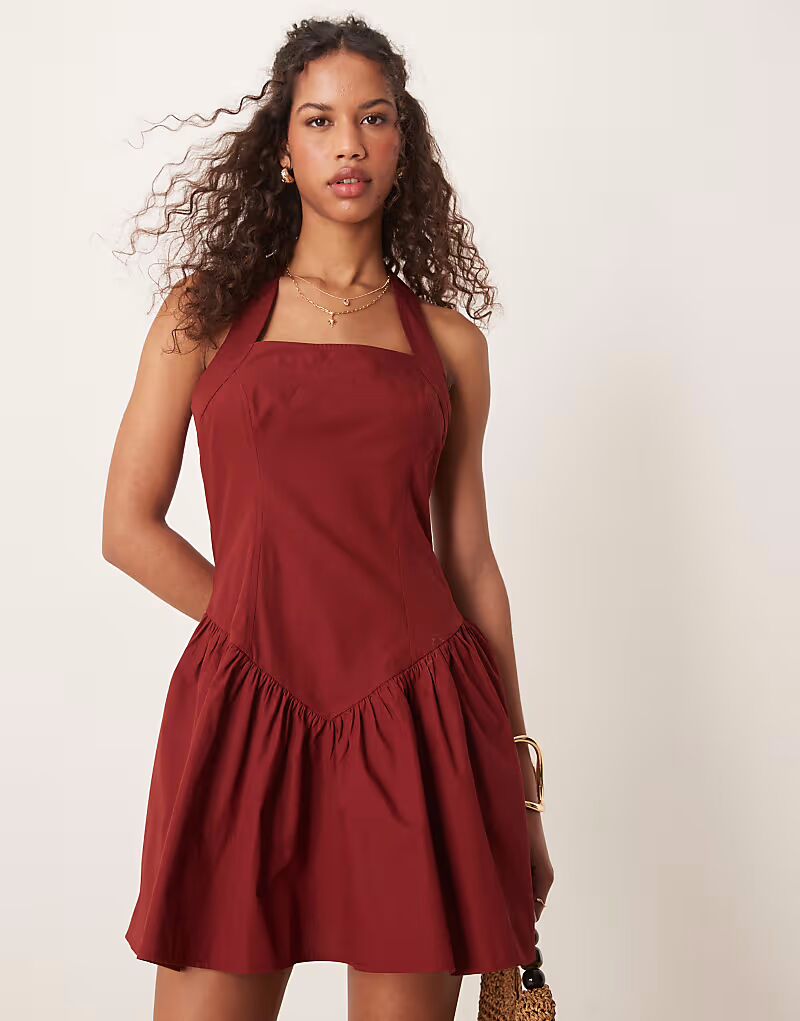 

Мини-платье ASOS DESIGN с лифом-халтер и оборкой по низу, бордового цвета