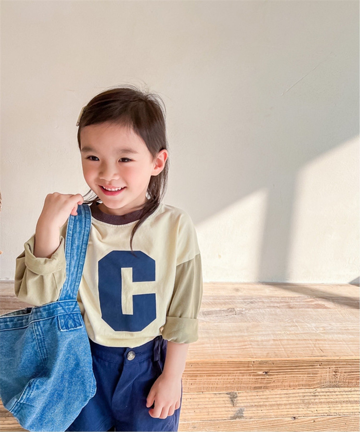 Длинная футболка с принтом логотипа и меняющим цвет краем Aimoha Kids, beige