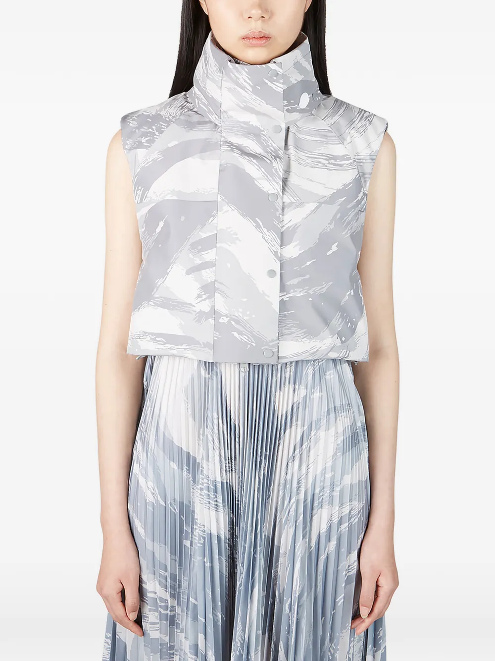 

Укороченный жилет Vanilis из коллаборации с HYKE Moncler, серый