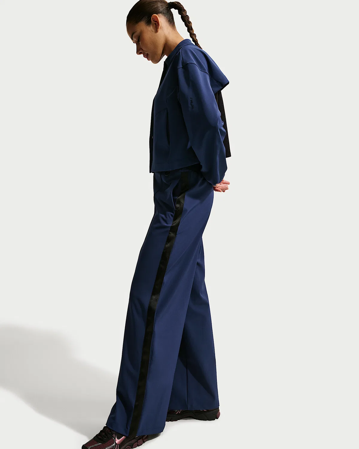 Женские спортивные штаны Nike 24.7 PerfectStretch Dri-FIT с высокой посадкой, свободного кроя, на отрывающихся застежках, Midnight Navy/Black/Dark Obsidian — фото 4