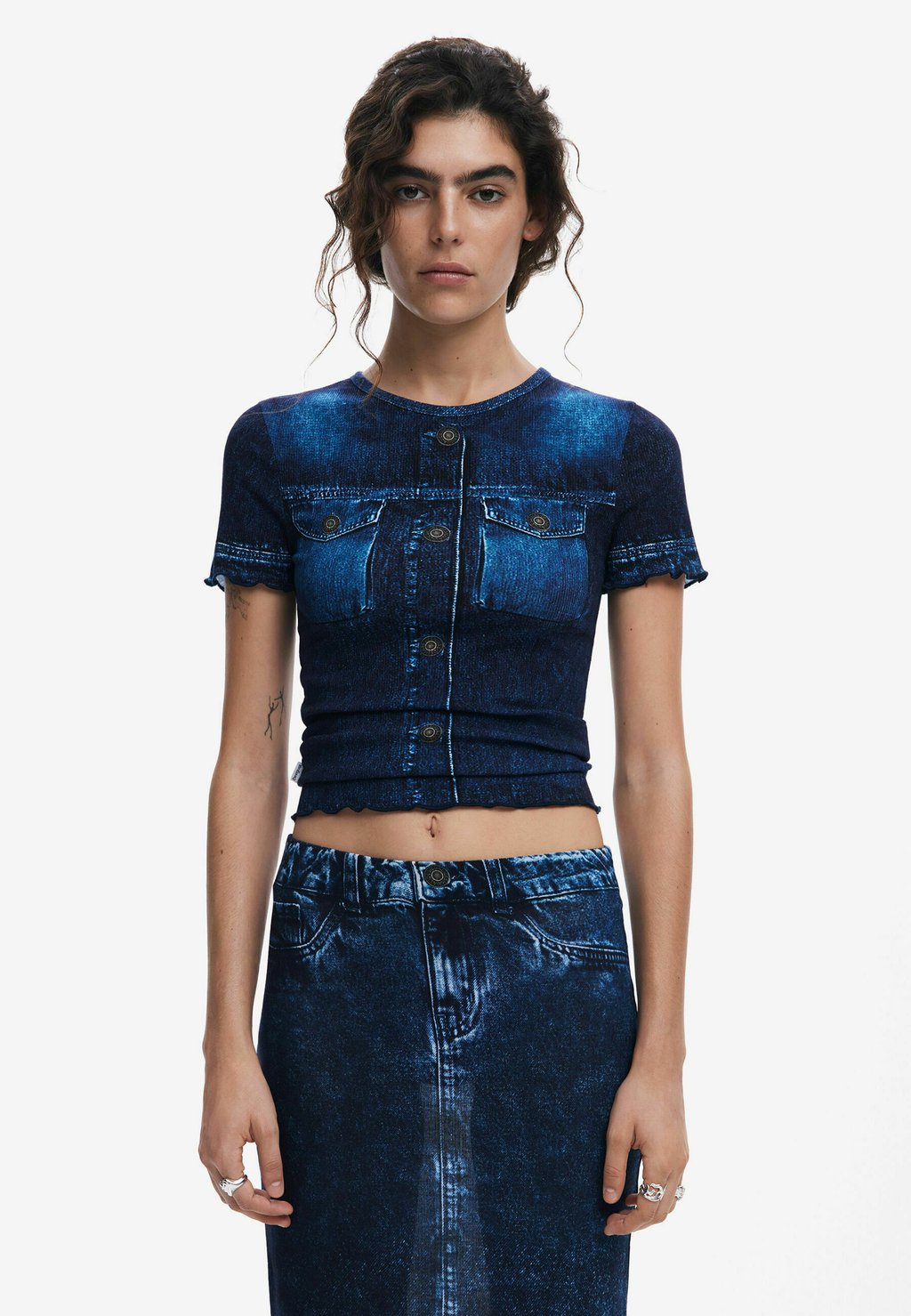 

Футболка с принтом Desigual, синий