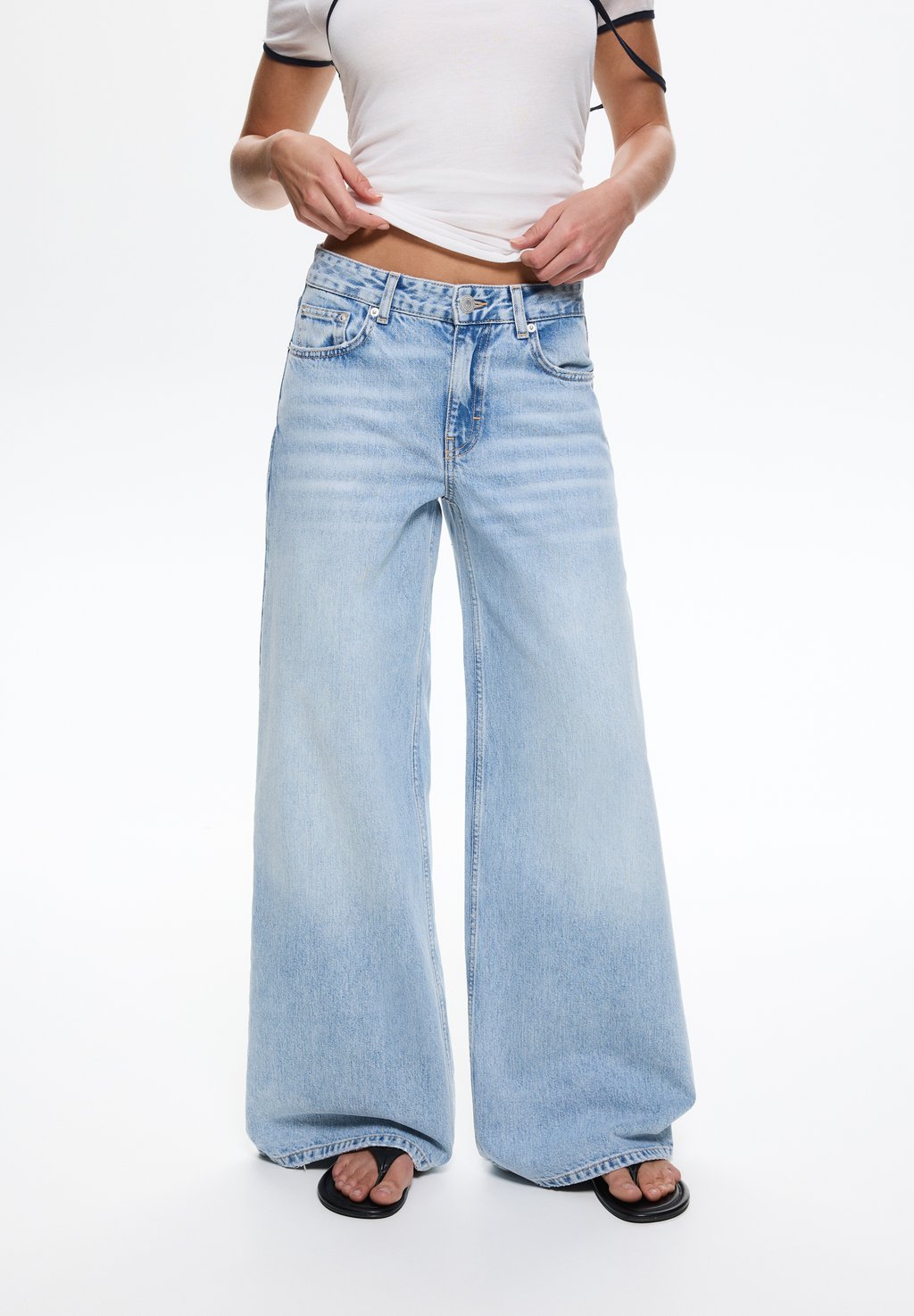 

Расклешенные джинсы PULL&BEAR, цвет Light Blue Denim