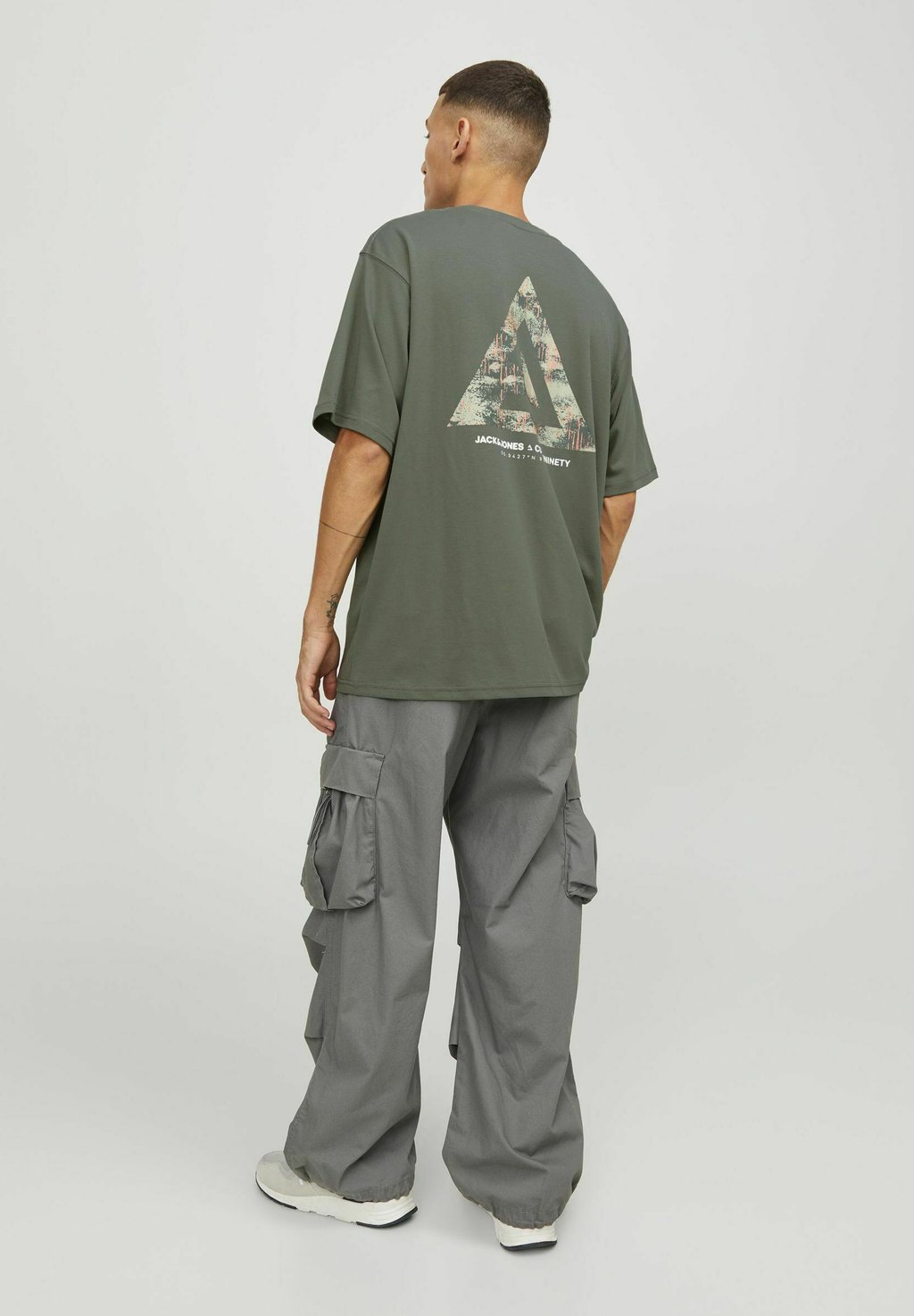 

Футболка с принтом TRIANGLE CREW NECK Jack & Jones, цвет agave green