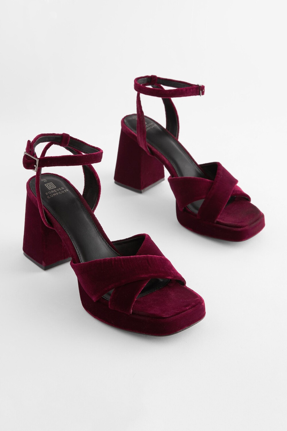 

Босоножки на платформе Forever Comfort Flare Next, красный