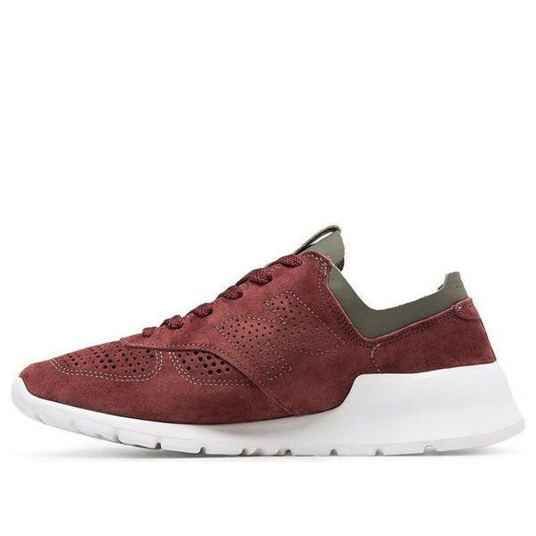 

Кроссовки 1978 года, сделано в США New Balance, красный