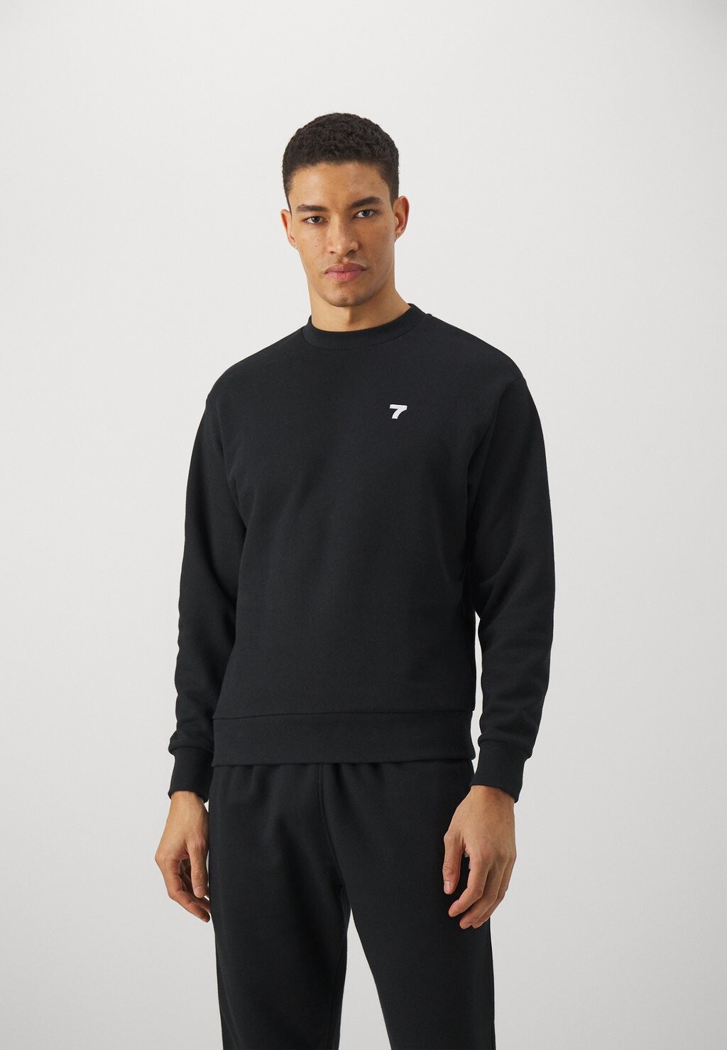 

Толстовка Organic Fitted Crewneck 7 DAYS Active, черный