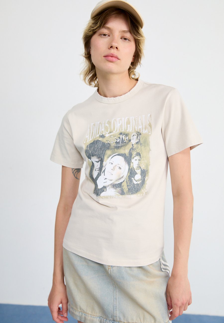 Футболка Adidas Originals BUFFY TEE, Alumina/Beige — фото 4