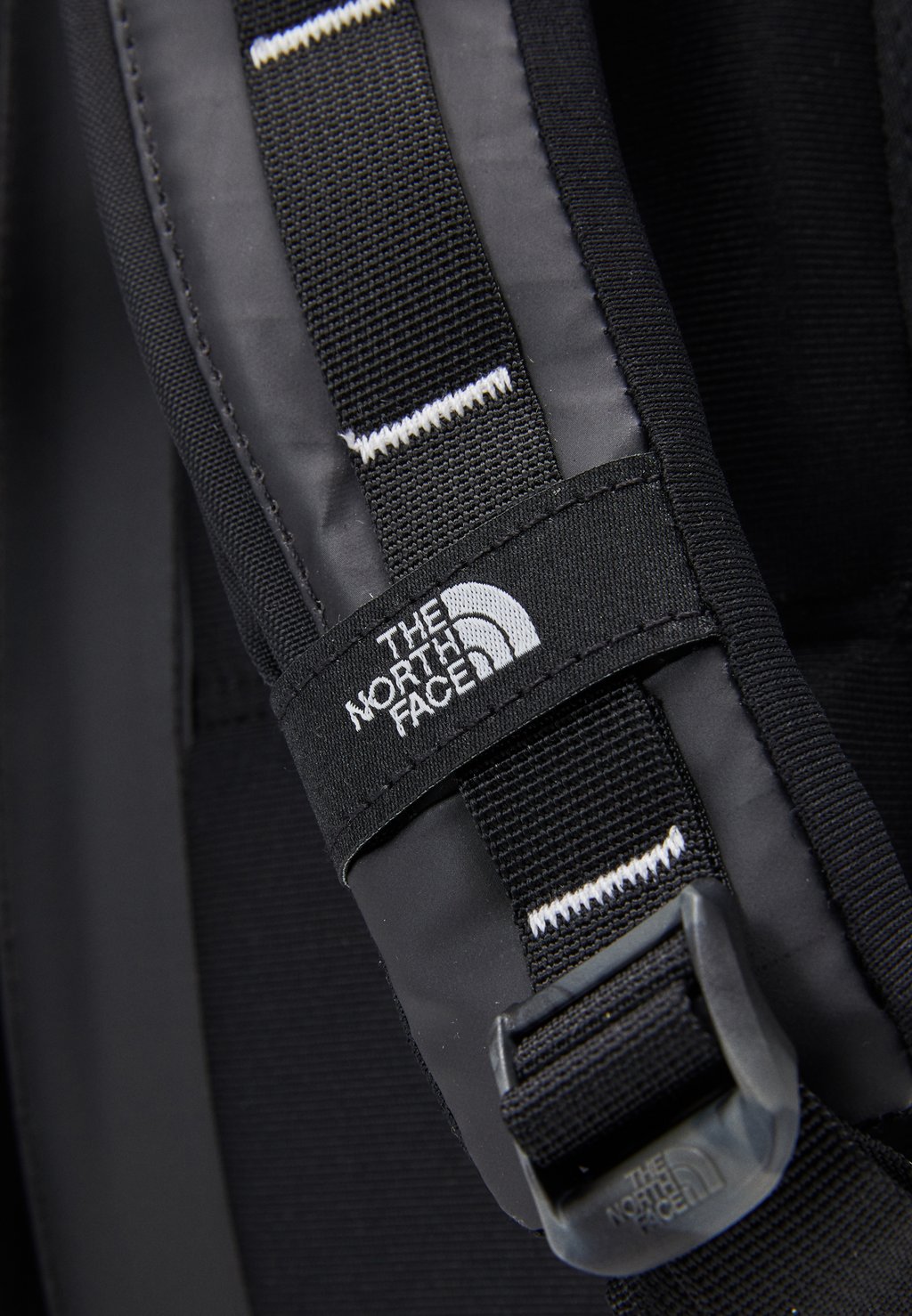 

Рюкзак BASE CAMP VOYAGER DAYPACK UNISEX The North Face, черный