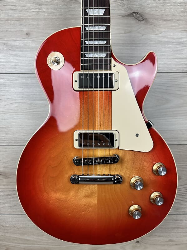 

Электрогитара Gibson Les Paul Deluxe 70s Electric Guitar - 70s Cherry Sunburst