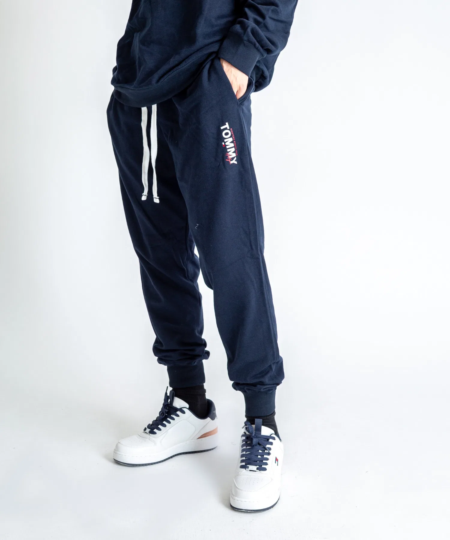 【TOMMY HILFIGER】Спортивные штаны, на флисовой подкладке, легкие, для отдыха дома